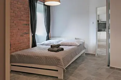 Łóżko lub łóżka w pokoju w obiekcie Apartamenty w starym browarze 1