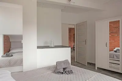 Łóżko lub łóżka w pokoju w obiekcie Apartament w starym browarze 2
