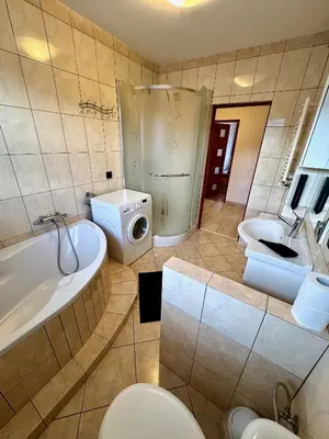 Łazienka w obiekcie Domek Monte Black z jacuzzi i sauną fińską