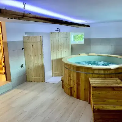 Domek Monte Black z jacuzzi i sauną fińską