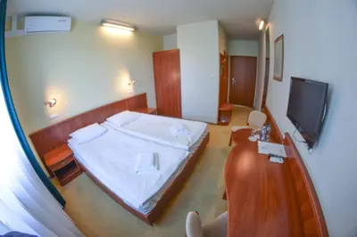 Telewizja i/lub zestaw kina domowego w obiekcie Hotel Neo