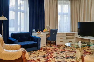 Telewizja i/lub zestaw kina domowego w obiekcie Hotel Royal
