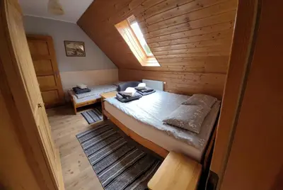Łóżko lub łóżka w pokoju w obiekcie Dom pod Wilczyńcem