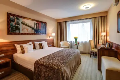 Łóżko lub łóżka w pokoju w obiekcie Haston City Hotel