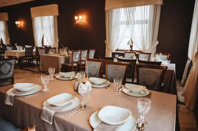 Restauracja lub miejsce do jedzenia w obiekcie Dworek Komorno