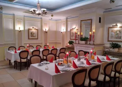 Restauracja lub miejsce do jedzenia w obiekcie Villa Royal