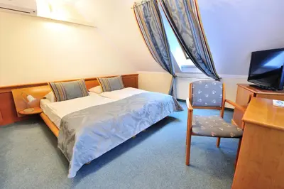 Łóżko lub łóżka w pokoju w obiekcie Hotel Olesno