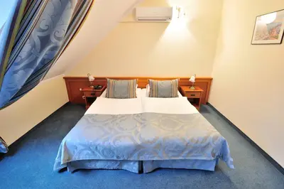 Łóżko lub łóżka w pokoju w obiekcie Hotel Olesno