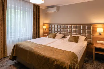 Łóżko lub łóżka w pokoju w obiekcie Hotel Olesno