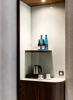 Zestaw do parzenia kawy i herbaty w obiekcie Hotel Grand City Wrocław