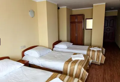 Łóżko lub łóżka w pokoju w obiekcie Hotel Omega