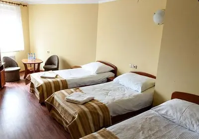 Łóżko lub łóżka w pokoju w obiekcie Hotel Omega