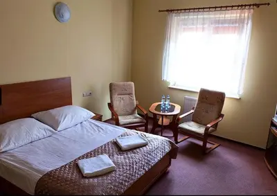 Łóżko lub łóżka w pokoju w obiekcie Hotel Omega