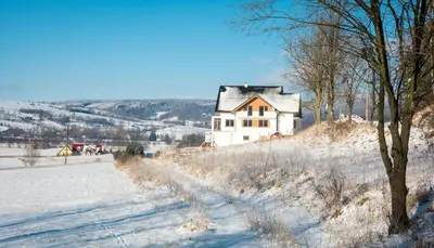 Obiekt Agroturystyka Słoszówka zimą