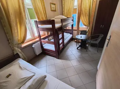 Łóżko lub łóżka w pokoju w obiekcie Green Hostel Wrocław przy ZOO