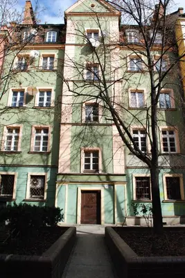 Budynek, w którym mieści się apartament