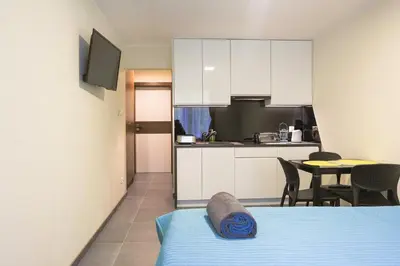 Kuchnia lub aneks kuchenny w obiekcie Apartamenty w Parku Leśnym ul Cicha 1 - PolanicaApartamenty pl