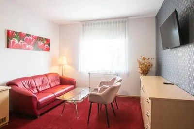 Telewizja i/lub zestaw kina domowego w obiekcie HOTEL ŁABĘDY i Hostel Łabędy