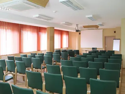 Zaplecze biznesowe lub konferencyjne w obiekcie HOTEL ŁABĘDY i Hostel Łabędy