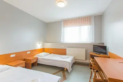 Łóżko lub łóżka w pokoju w obiekcie HOTEL ŁABĘDY i Hostel Łabędy