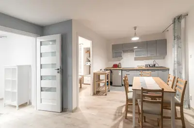 Kuchnia lub aneks kuchenny w obiekcie Apartamenty W Starym Ogrodzie