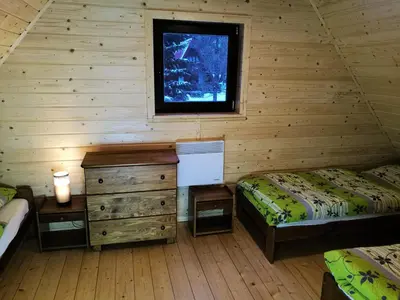 Łóżko lub łóżka w pokoju w obiekcie Szczeliniec OW-Domek Sudecki Karłów