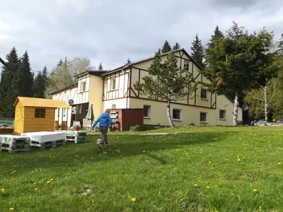 Budynek, w którym mieści się gospodarstwo agroturystyczne