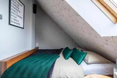 Łóżko lub łóżka w pokoju w obiekcie Absynt Hostel Wrocław