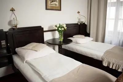 Łóżko lub łóżka w pokoju w obiekcie Hotel Dwór Polski
