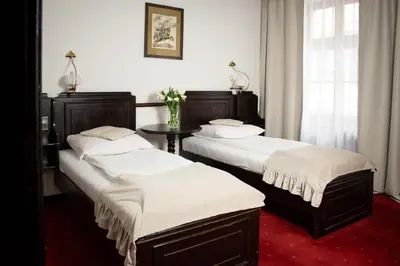 Łóżko lub łóżka w pokoju w obiekcie Hotel Dwór Polski