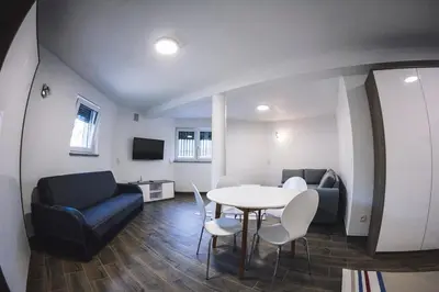 Telewizja i/lub zestaw kina domowego w obiekcie Villa Tower Nad Jeziorem Nyskim