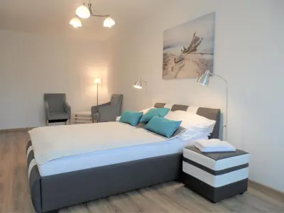 Łóżko lub łóżka w pokoju w obiekcie Apartament Dmowskiego - Kępa Mieszczańska
