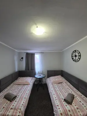 Łóżko lub łóżka w pokoju w obiekcie Zajazd pod Lwem
