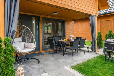 Patio lub wspólna przestrzeń na świeżym powietrzu w obiekcie Dream Home Prywatny Dom dla Rodziny Ogrodzony Ogród 600m2