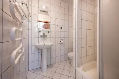 Łazienka w obiekcie Dom Wypoczynkowy Rybniczanka-Wanda Lądek-Zdrój w górach
