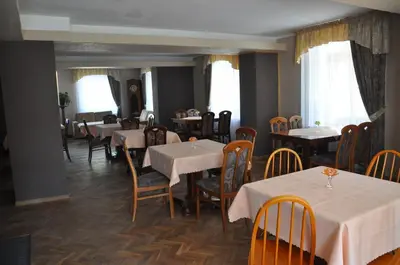 Restauracja lub miejsce do jedzenia w obiekcie Dom Wypoczynkowy Rybniczanka-Wanda Lądek-Zdrój w górach