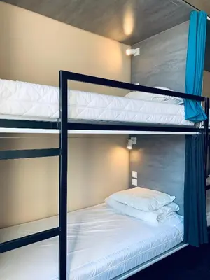 Łóżko lub łóżka w pokoju w obiekcie Chilli Hostel
