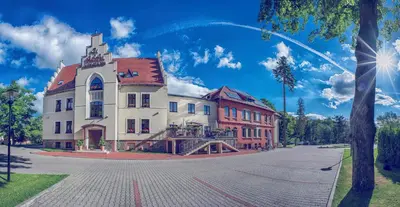 Budynek, w którym mieści się hotel