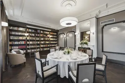 Biblioteka w hotelu