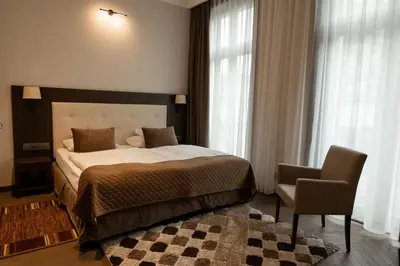Łóżko lub łóżka w pokoju w obiekcie Red Baron Hotel & Restaurant