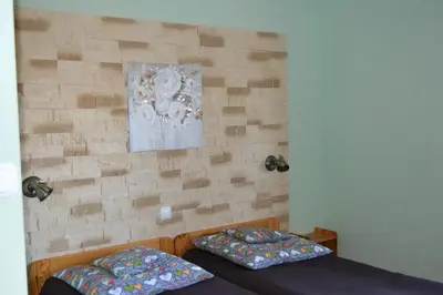 Łóżko lub łóżka w pokoju w obiekcie Koliba