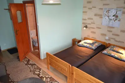 Łóżko lub łóżka w pokoju w obiekcie Koliba