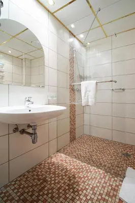 Łazienka w obiekcie SkyHotelGwarna