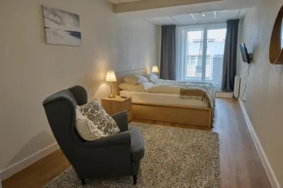 Łóżko lub łóżka w pokoju w obiekcie SkyHotelGwarna