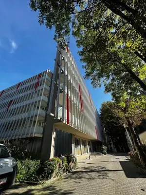 Budynek, w którym mieści się apartament