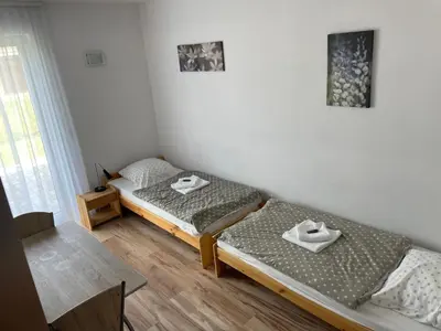 Łóżko lub łóżka w pokoju w obiekcie Różana 51