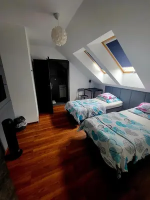 Łóżko lub łóżka w pokoju w obiekcie M Hostel