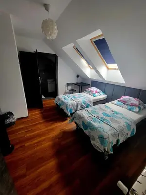 Łóżko lub łóżka w pokoju w obiekcie M Hostel