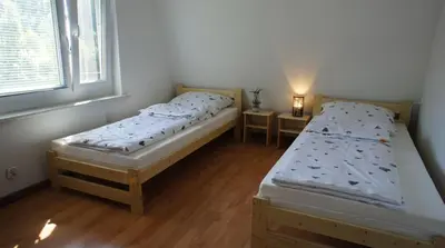 Łóżko lub łóżka w pokoju w obiekcie Domek Żabie Oczko