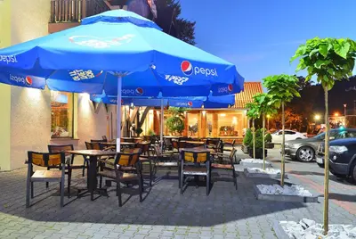 Restauracja lub miejsce do jedzenia w obiekcie Matteo